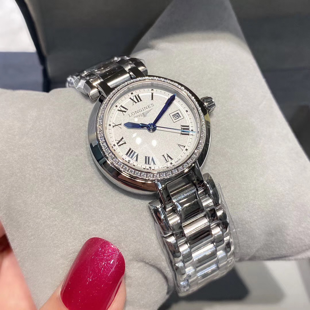 Longines 浪琴心月系列女士腕表，精钢圆形表壳，表径30mm，抗磨损合成双卜蓝宝石玻璃（数据同步 ），蓝钢指针