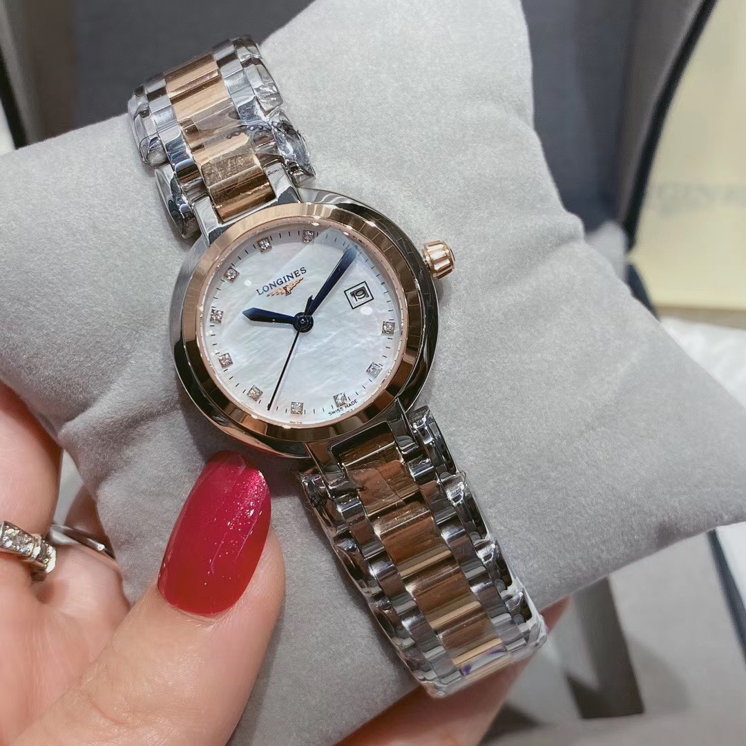 Longines 浪琴心月系列女士腕表，精钢圆形表壳，表径30mm，抗磨损合成双卜蓝宝石玻璃（数据同步 ），蓝钢指针