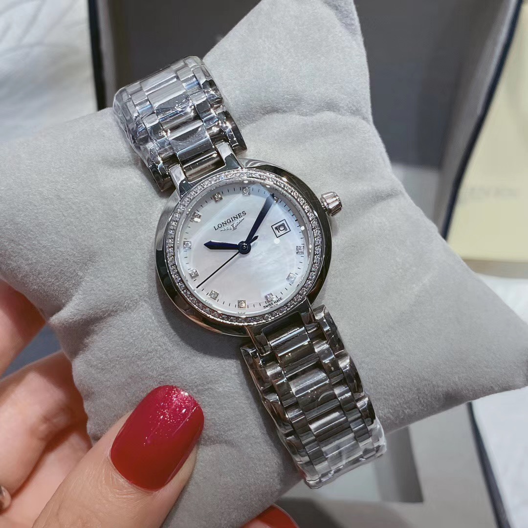 Longines 浪琴心月系列女士腕表，精钢圆形表壳，表径30mm，抗磨损合成双卜蓝宝石玻璃（数据同步 ），蓝钢指针