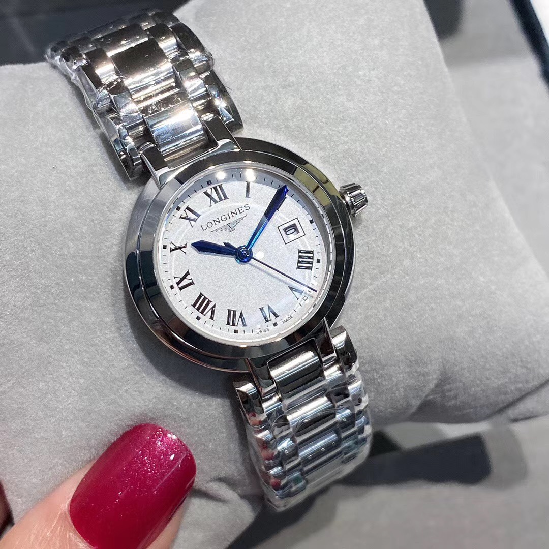 Longines 浪琴心月系列女士腕表，精钢圆形表壳，表径30mm，抗磨损合成双卜蓝宝石玻璃（数据同步 ），蓝钢指针