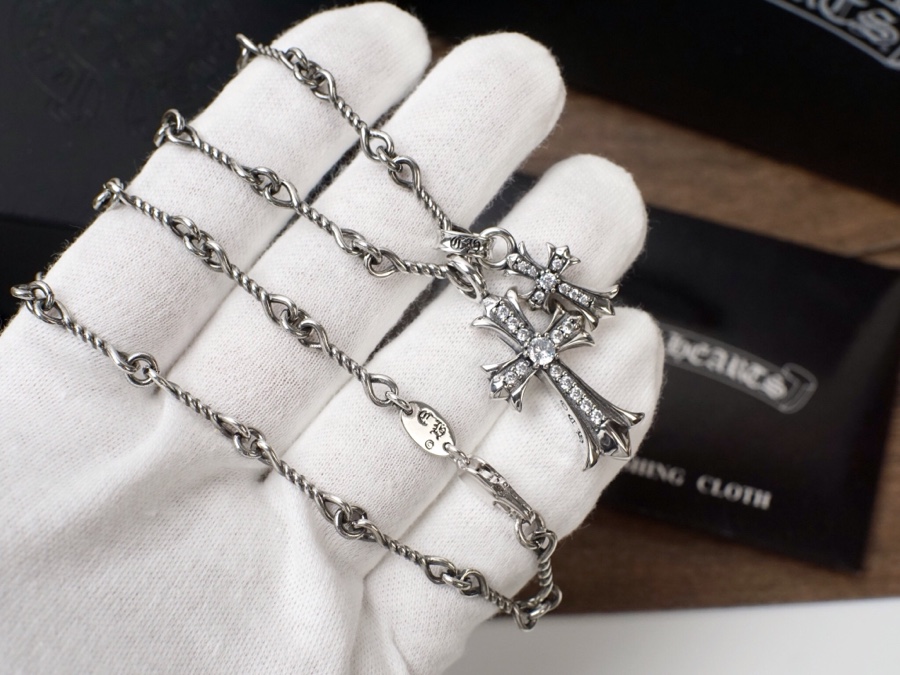 💰238 Chrome Hearts克罗心双十字项链 重工高端定制💝时尚简约 ✨优雅个性美丽  超火爆 ‼️✨时尚款怎么戴怎么美💋💋💋整圈散发着炫目的光彩😱😱‼️‼️送人自用各种高大上✨亚金材质  ⚛️ 银色玫瑰金黄金色 💰.