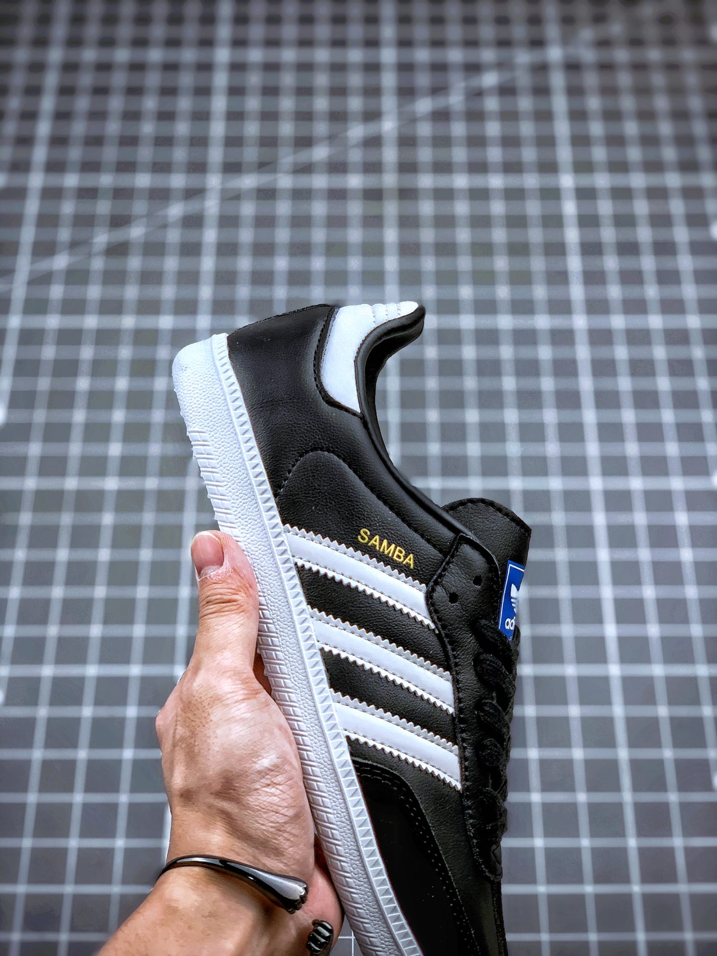 170 Adidas Samba OG Club 桑巴纪念日系列 黑白 平底室内足球风复古休跑鞋“黑白烫金”  货号：B75807