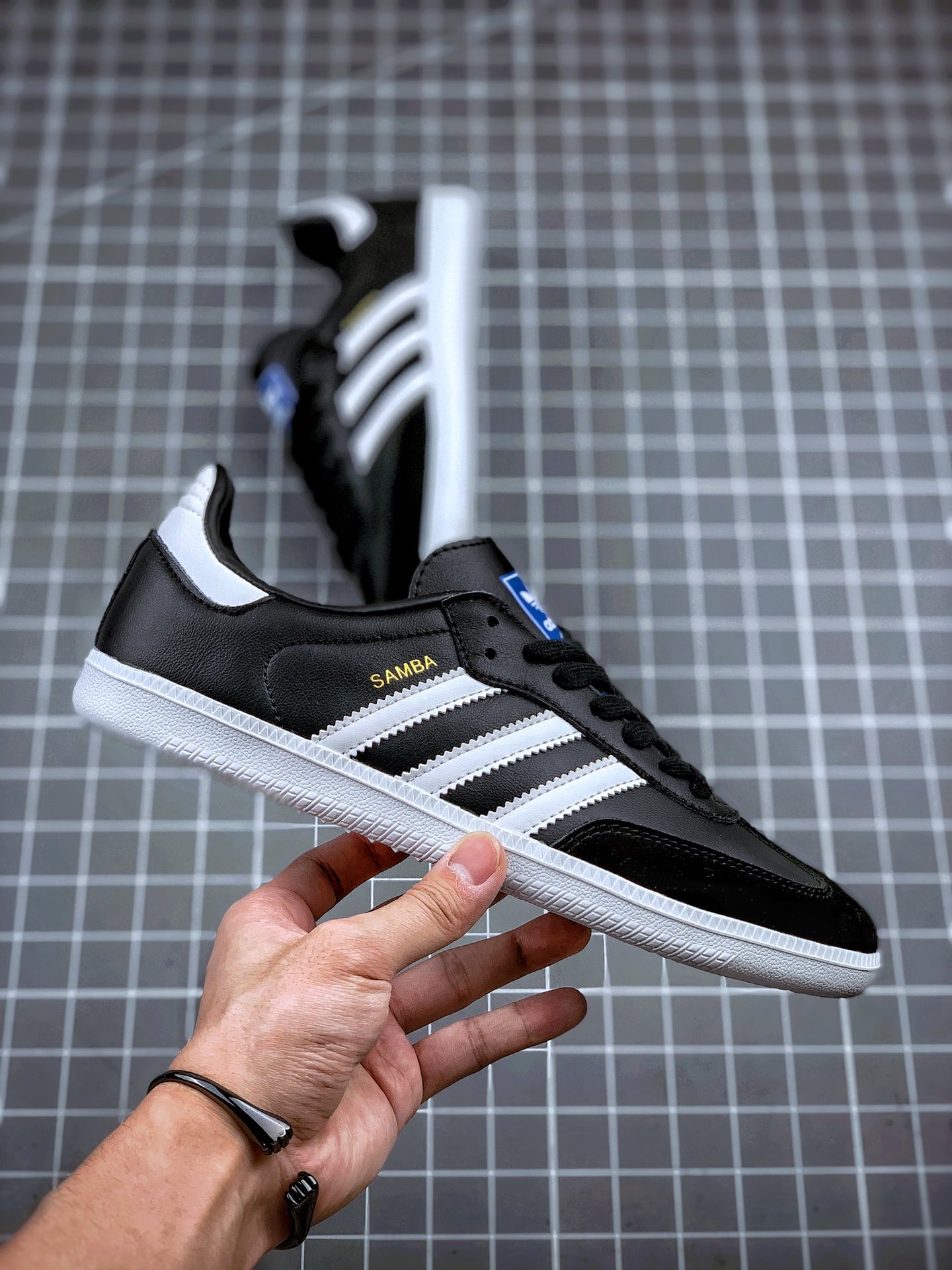 170 Adidas Samba OG Club 桑巴纪念日系列 黑白 平底室内足球风复古休跑鞋“黑白烫金”  货号：B75807