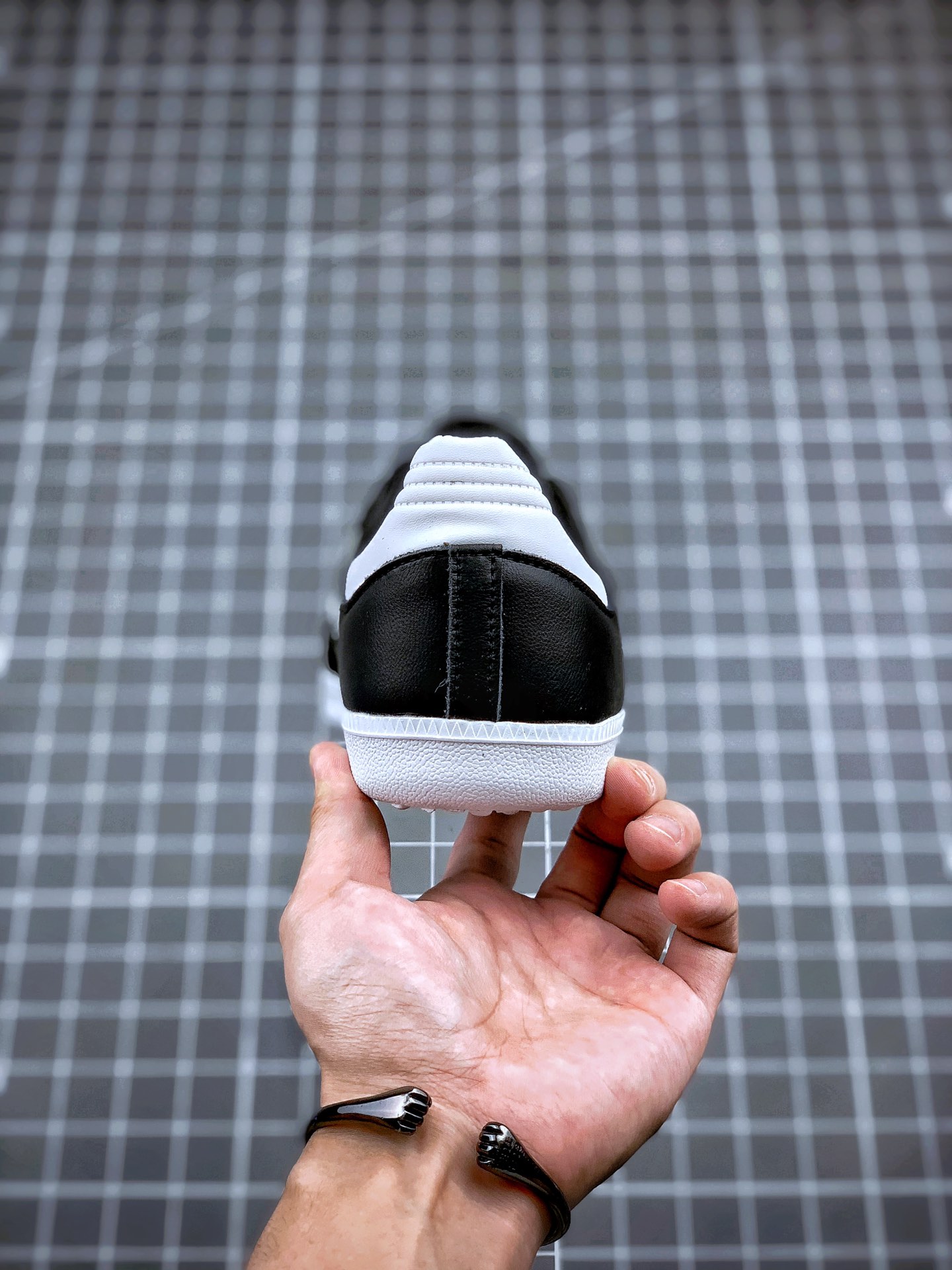 170 Adidas Samba OG Club 桑巴纪念日系列 黑白 平底室内足球风复古休跑鞋“黑白烫金”  货号：B75807