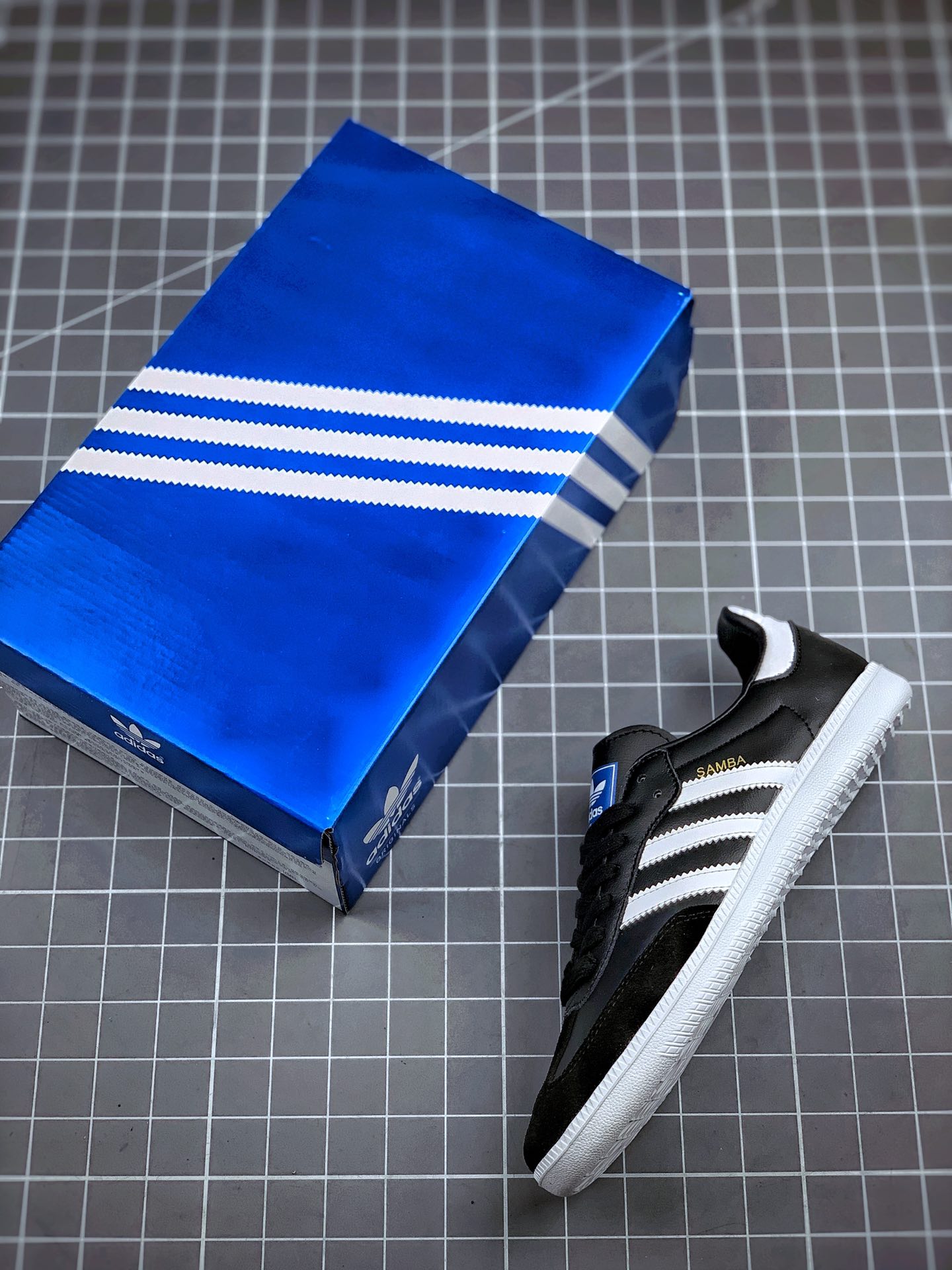 170 Adidas Samba OG Club 桑巴纪念日系列 黑白 平底室内足球风复古休跑鞋“黑白烫金”  货号：B75807