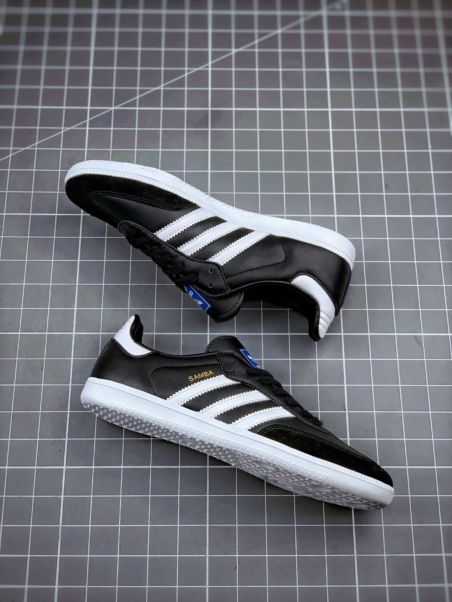 170 Adidas Samba OG Club 桑巴纪念日系列 黑白 平底室内足球风复古休跑鞋“黑白烫金”  货号：B75807