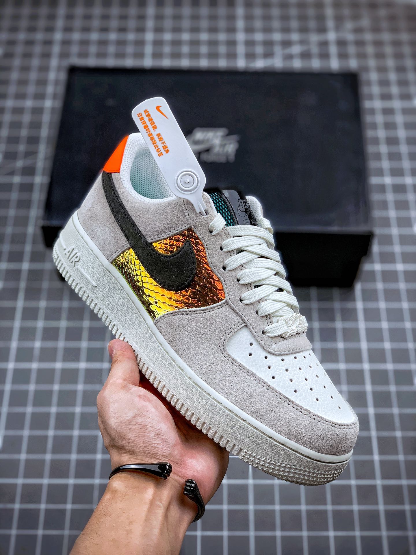 230 Air Force 1 “IridescentSnakeskin” 灰白全息蛇纹