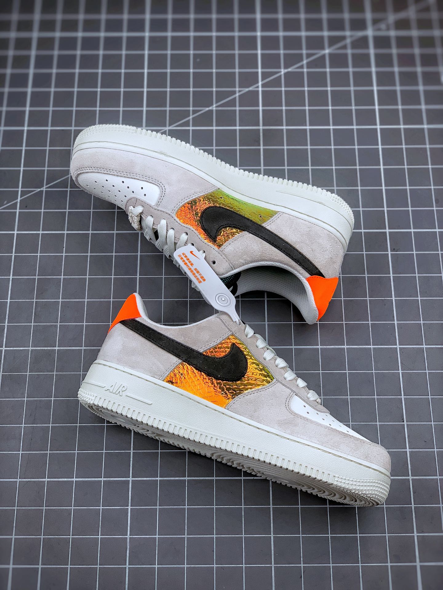 230 Air Force 1 “IridescentSnakeskin” 灰白全息蛇纹