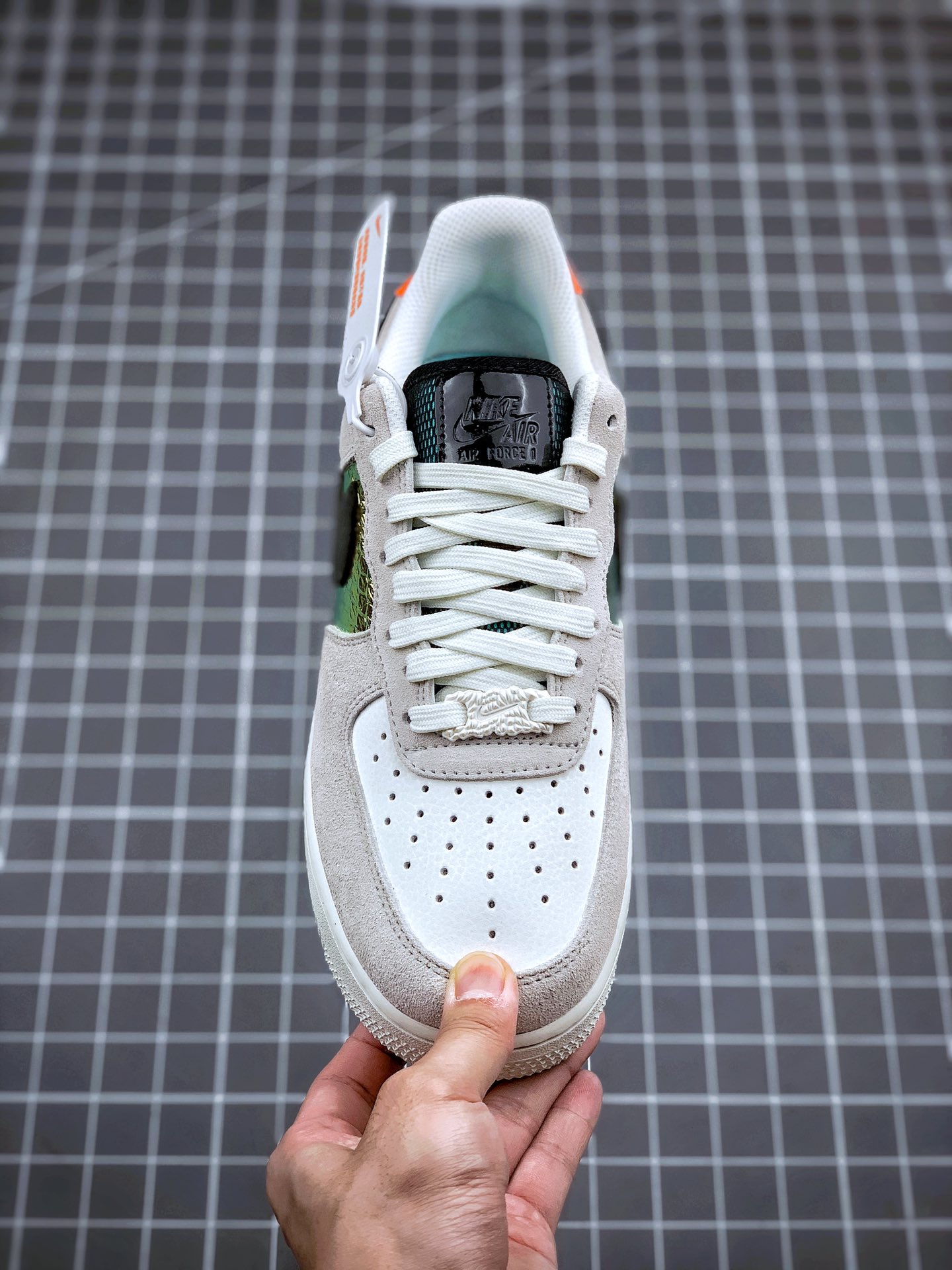 230 Air Force 1 “IridescentSnakeskin” 灰白全息蛇纹