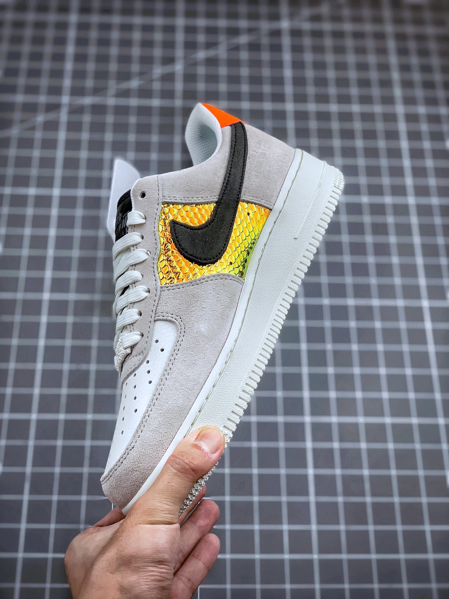 230 Air Force 1 “IridescentSnakeskin” 灰白全息蛇纹