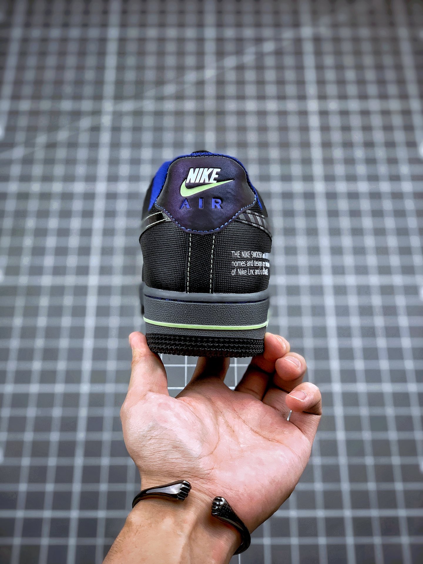 250 Air Force 1 ’ 07 暗影黑紫双钩 官网同步发售