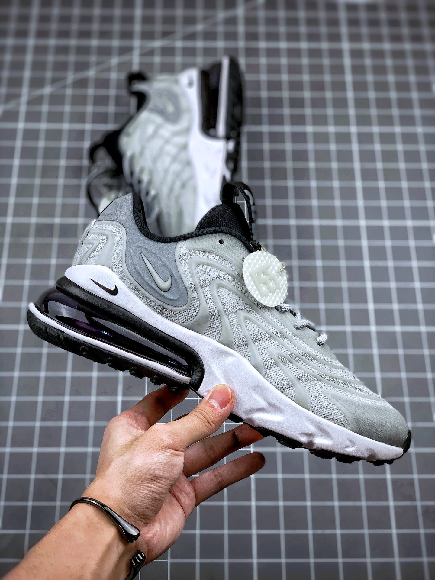 250 Air Max 270 React ENG  货号：CD0118-500