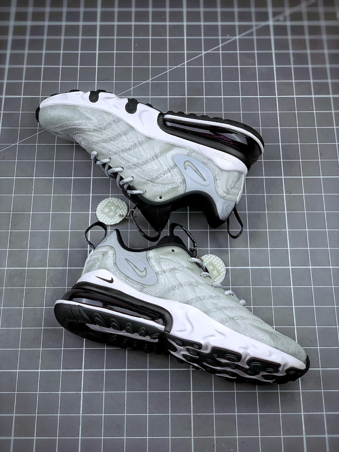 250 Air Max 270 React ENG  货号：CD0118-500