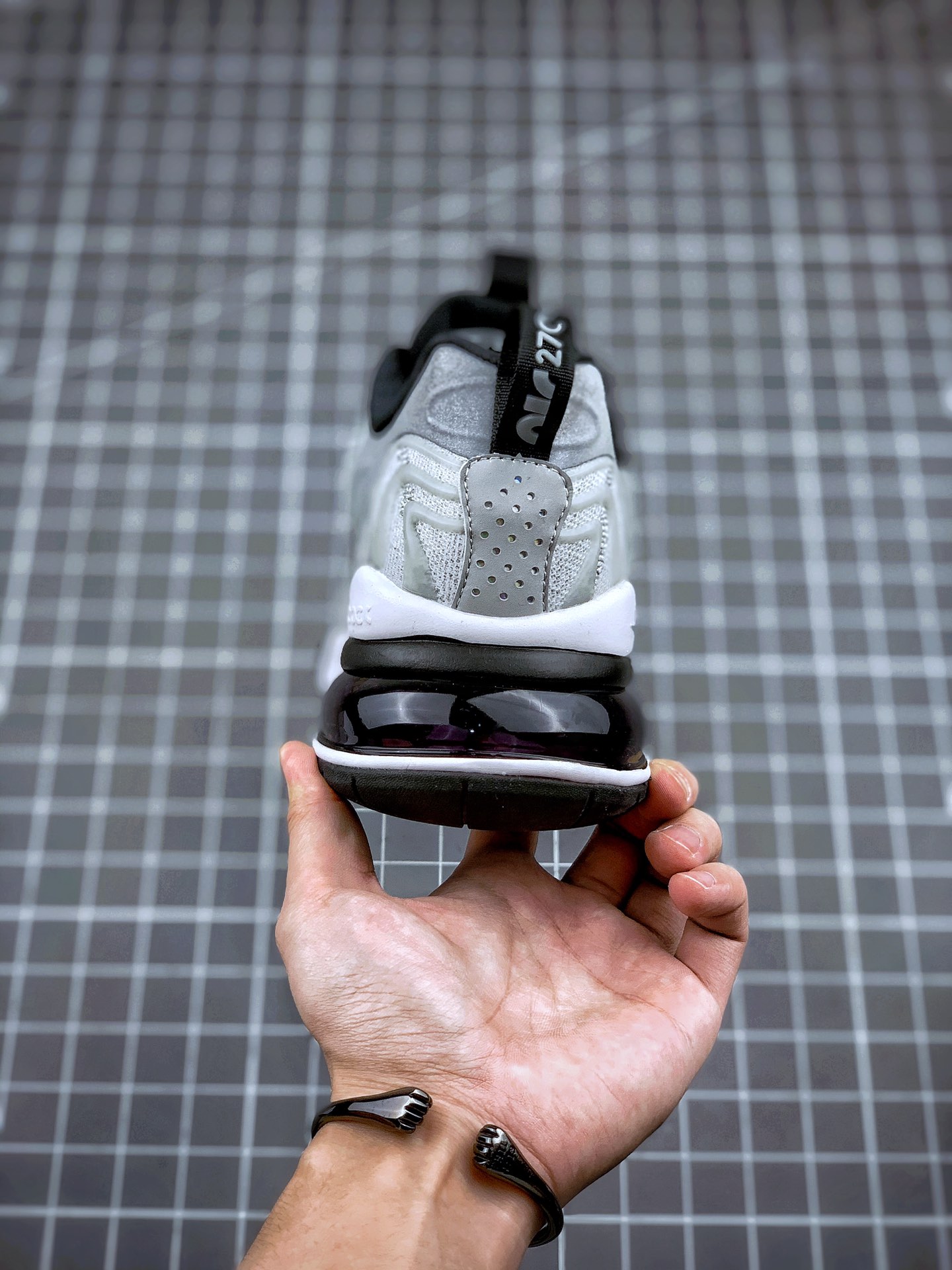 250 Air Max 270 React ENG  货号：CD0118-500