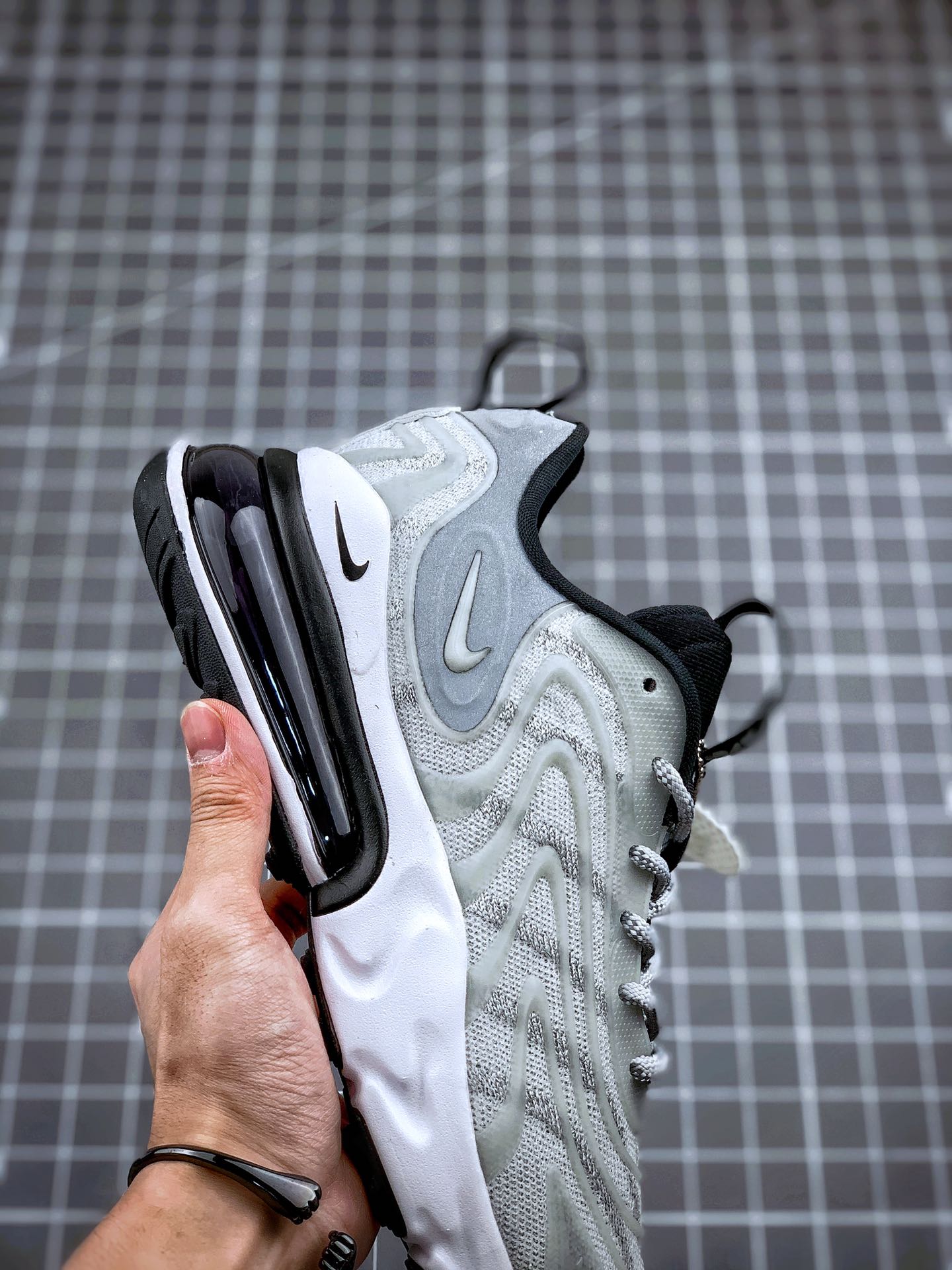 250 Air Max 270 React ENG  货号：CD0118-500