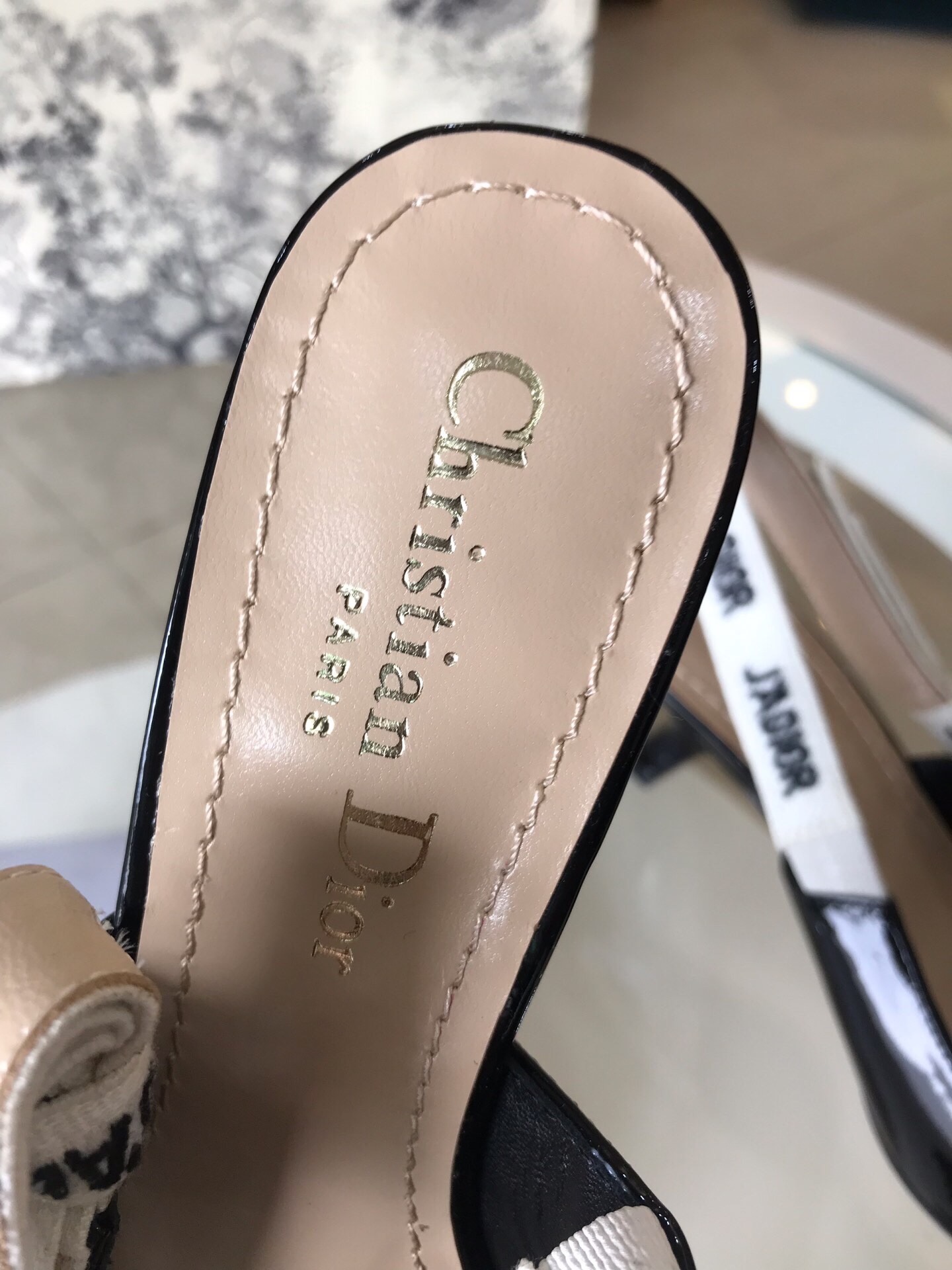 全新升级火到排队的Dior字母鞋！D