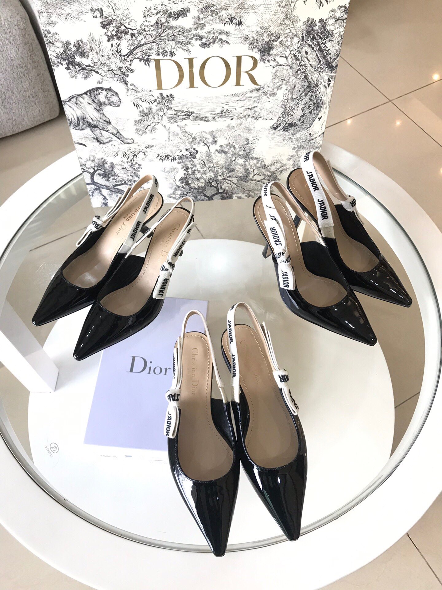 全新升级火到排队的Dior字母鞋！D