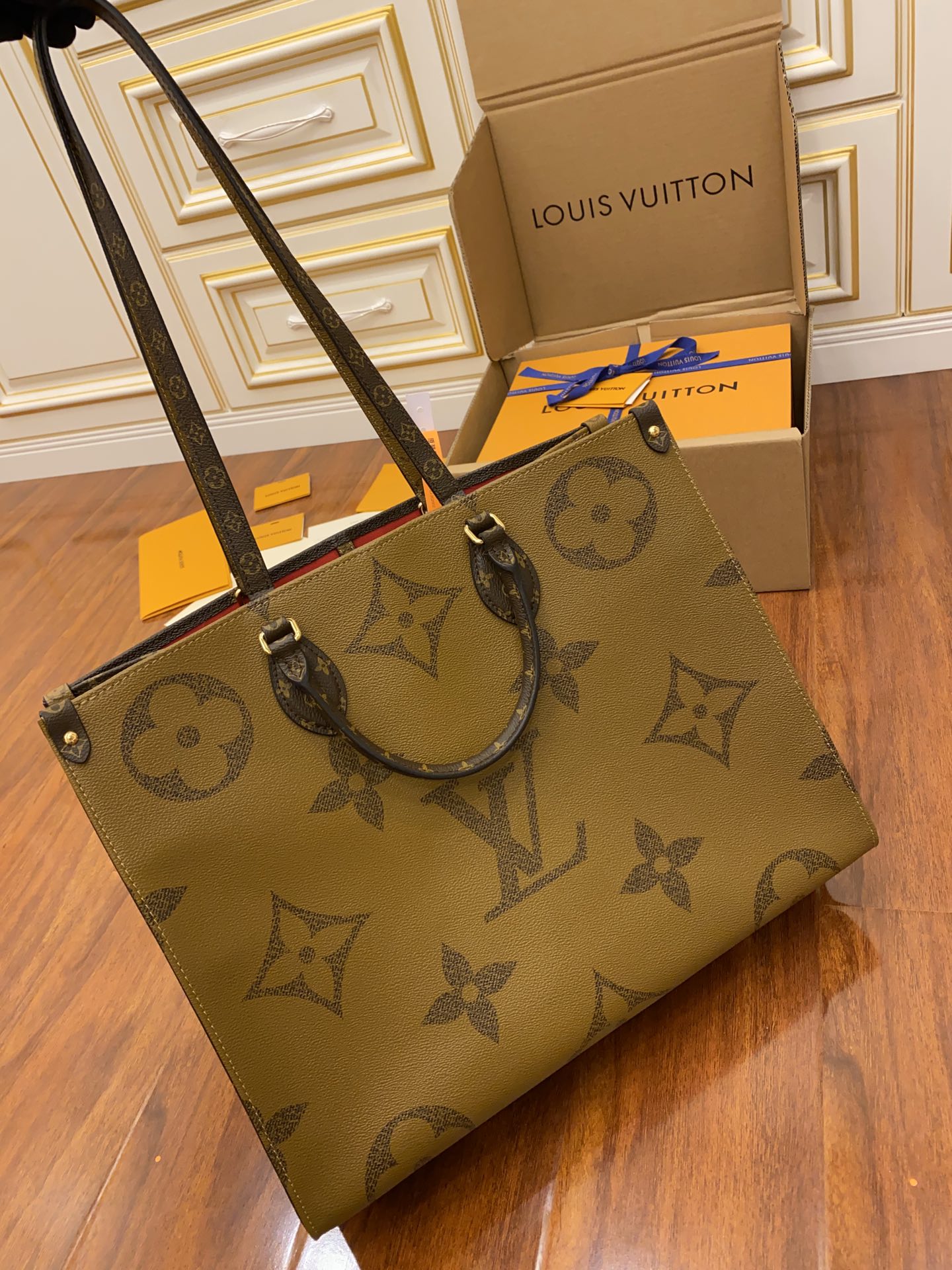 Louis Vuitton LV Onthego大花托特包 M44576 M45039