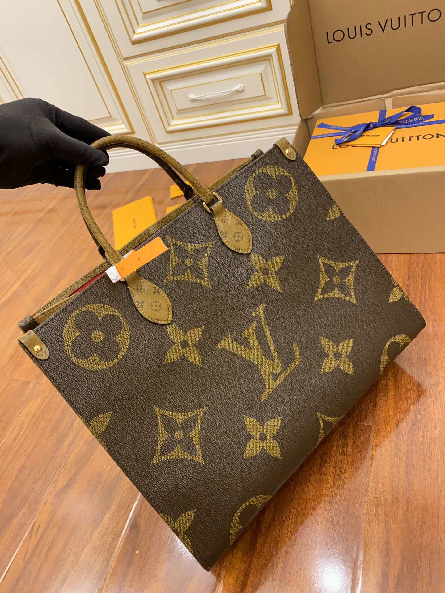 Louis Vuitton LV Onthego大花托特包 M44576 M45039