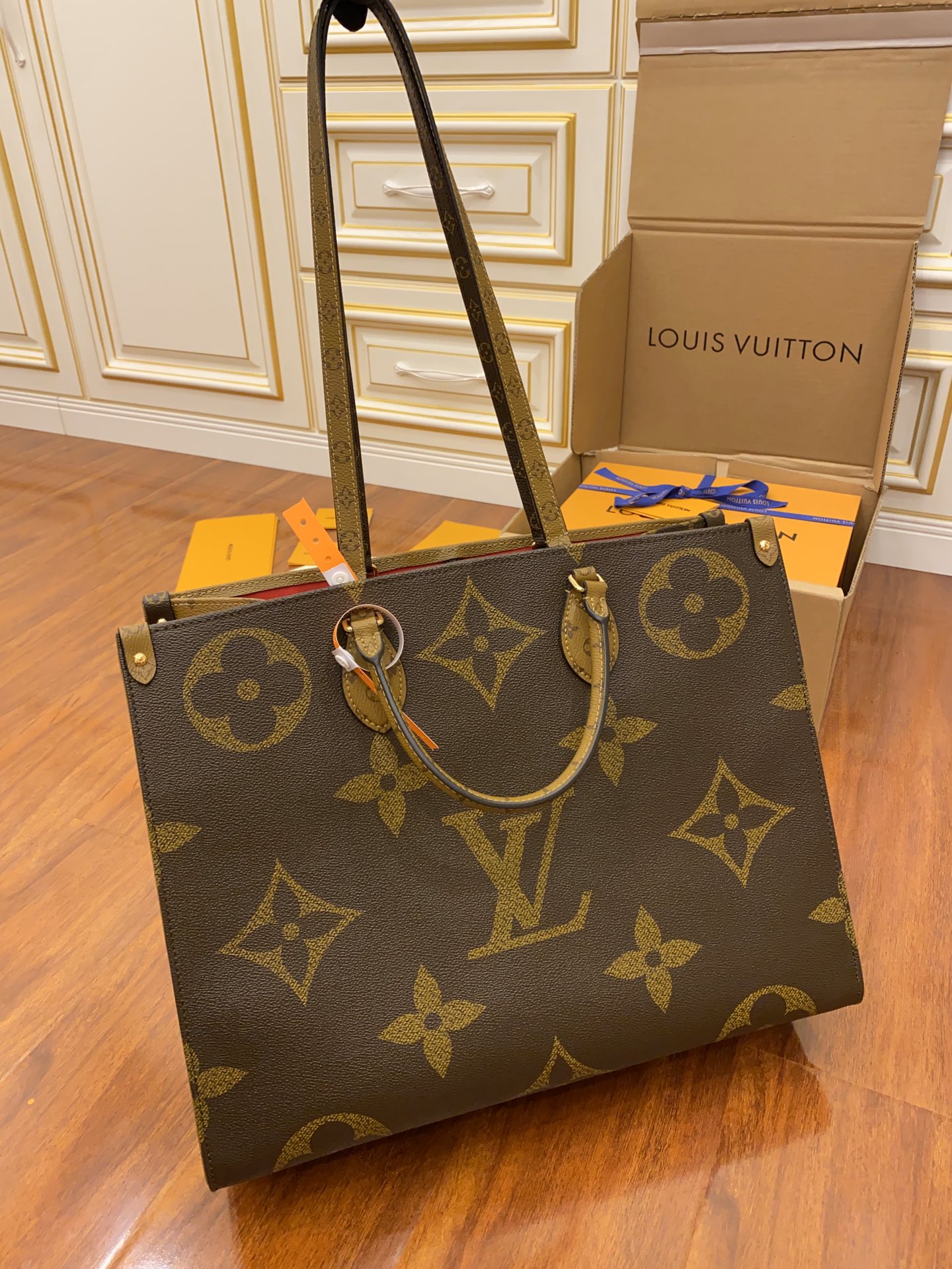 Louis Vuitton LV Onthego大花托特包 M44576 M45039