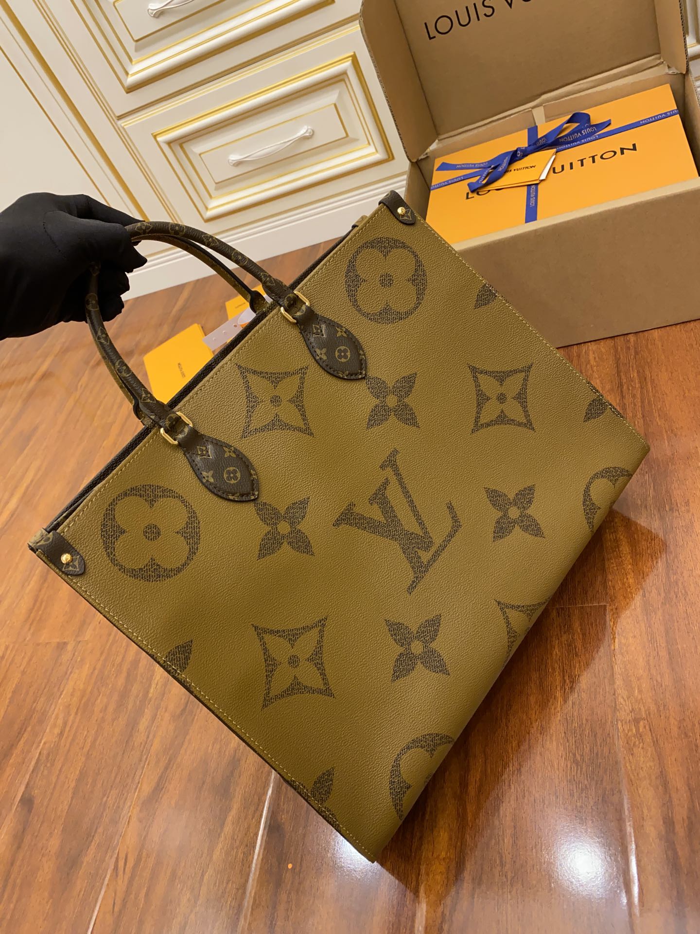 Louis Vuitton LV Onthego大花托特包 M44576 M45039