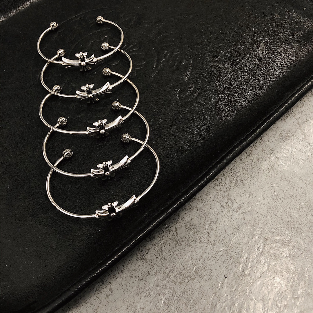 NO:575515,[Counter quality] Chrome Hearts Cross Bracelet The highest version level Chrome Hearts classic, it feels great when worn alone or stacked. Size: one size fits all, jewelry boutique, chrome hearts, chrome hearts, bracelet19860909【专柜品质】克罗心Chrome hearts 十字手镯 最高版本级别 克罗心经典之作 单戴叠戴都很有感觉 size:开口均码,饰品精品,chrome hearts,chrome hearts,bracelet,Jewelry