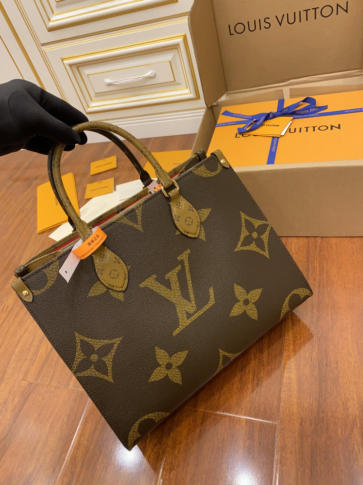 Louis Vuitton LV Onthego大花托特包 M44576 M45039