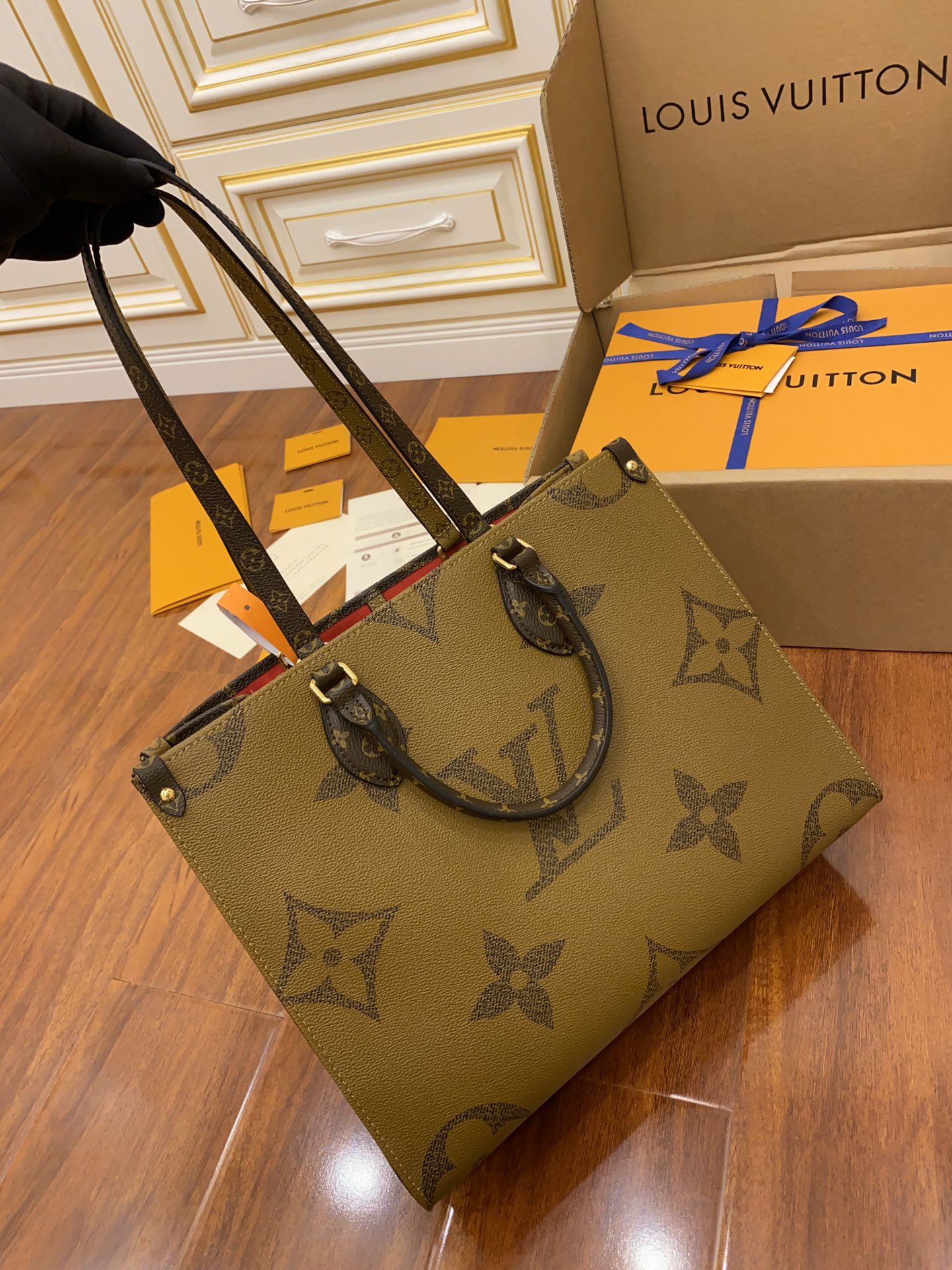 Louis Vuitton LV Onthego大花托特包 M44576 M45039