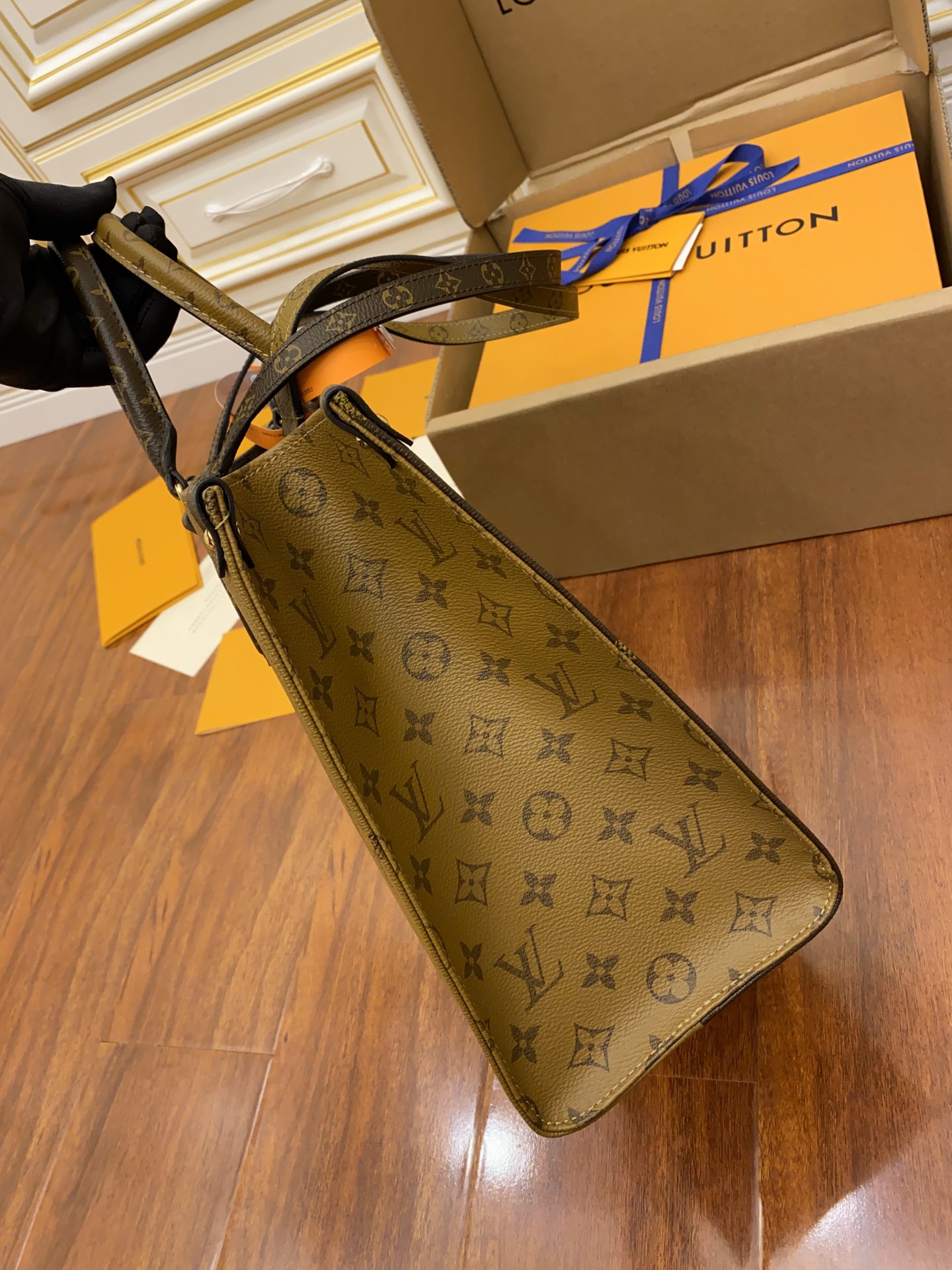 Louis Vuitton LV Onthego大花托特包 M44576 M45039