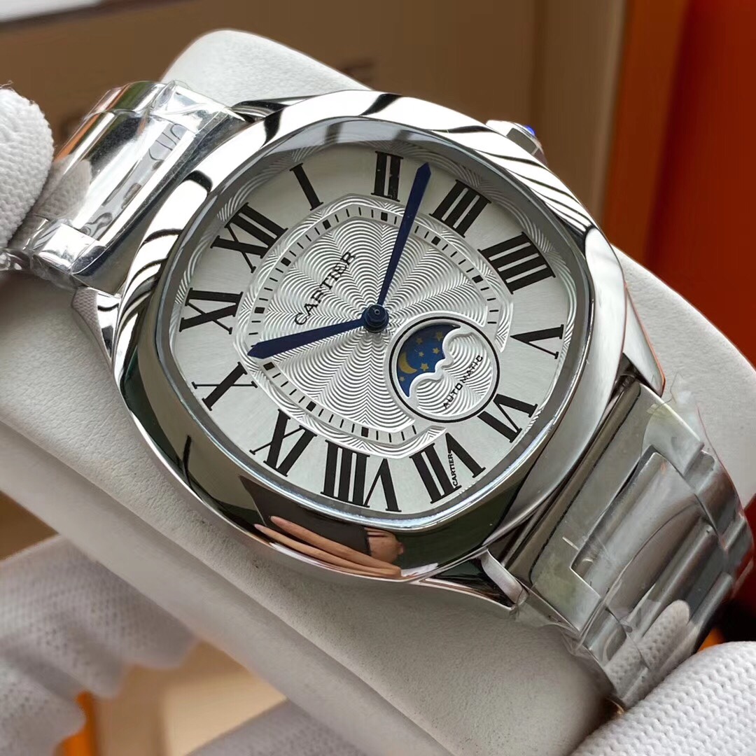 Cartier カードルシリーズ メンズ枕型腕時計 - ローマ刻度と真月相デザイン