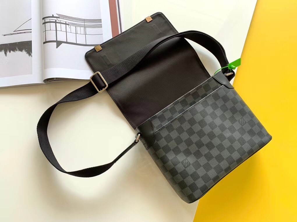 路易威登 Louis Vuitton 高定典藏名品高定成衣时装外套连衣裙衬衫T恤 #2389573A 7