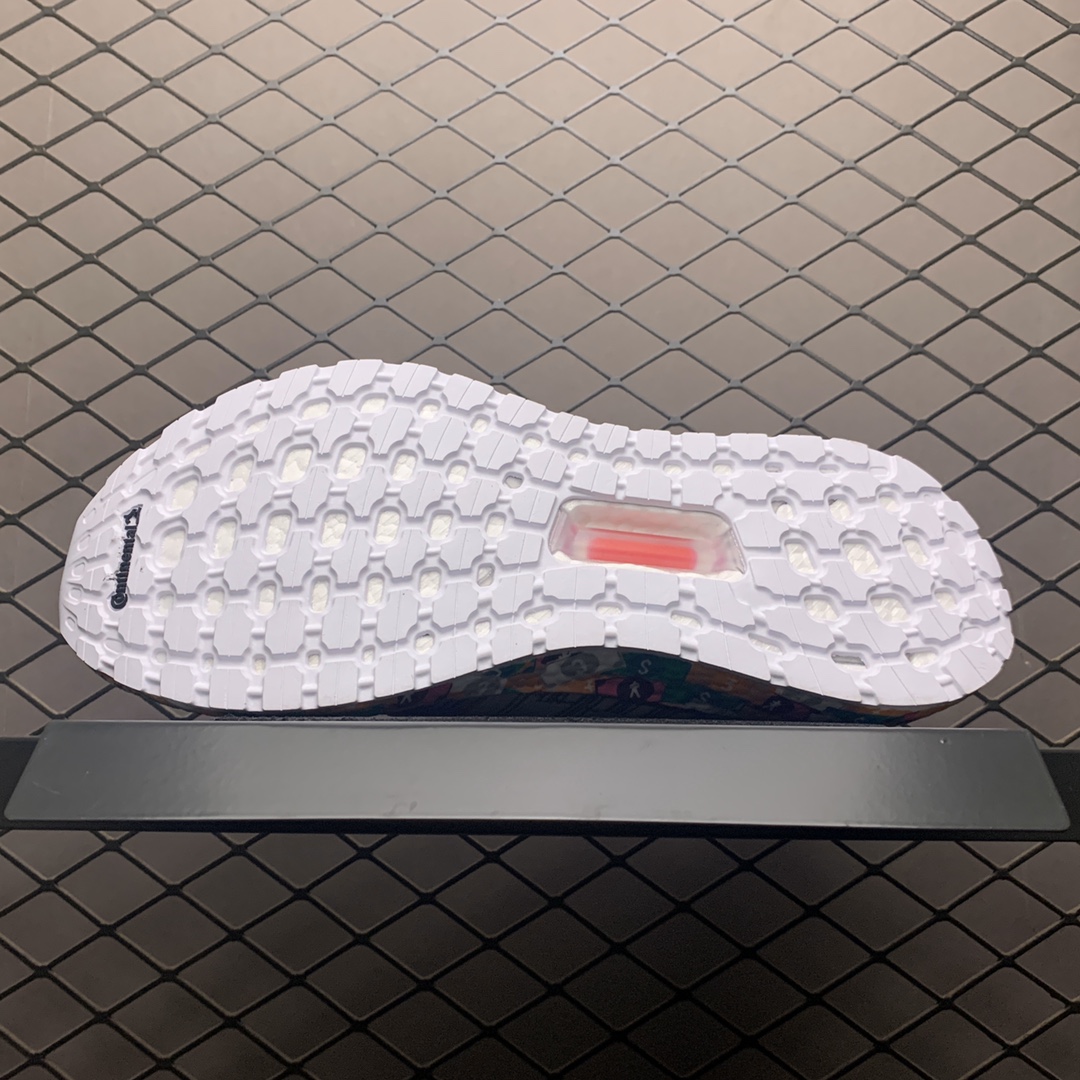 230 新版本 Adidas 阿迪达斯 Ultra Boost 20 超弹力爆米花中底休闲跑步鞋 FX8890