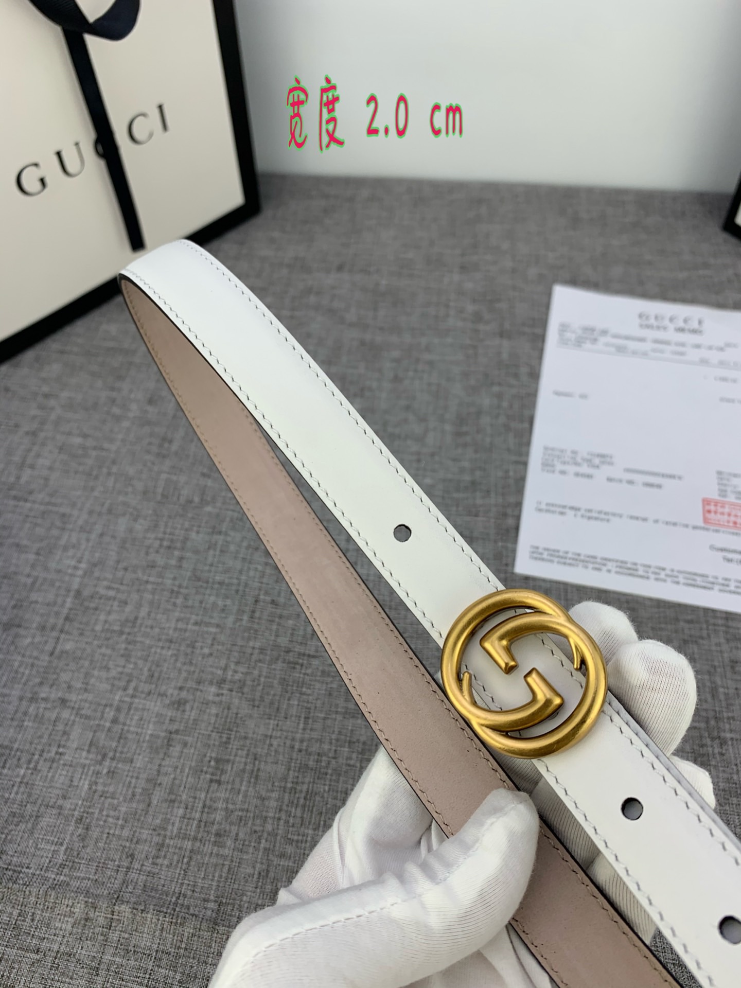 GUCCI此细款腰带用采光头小层牛皮精制而成配以双G带扣宽度2.0cm