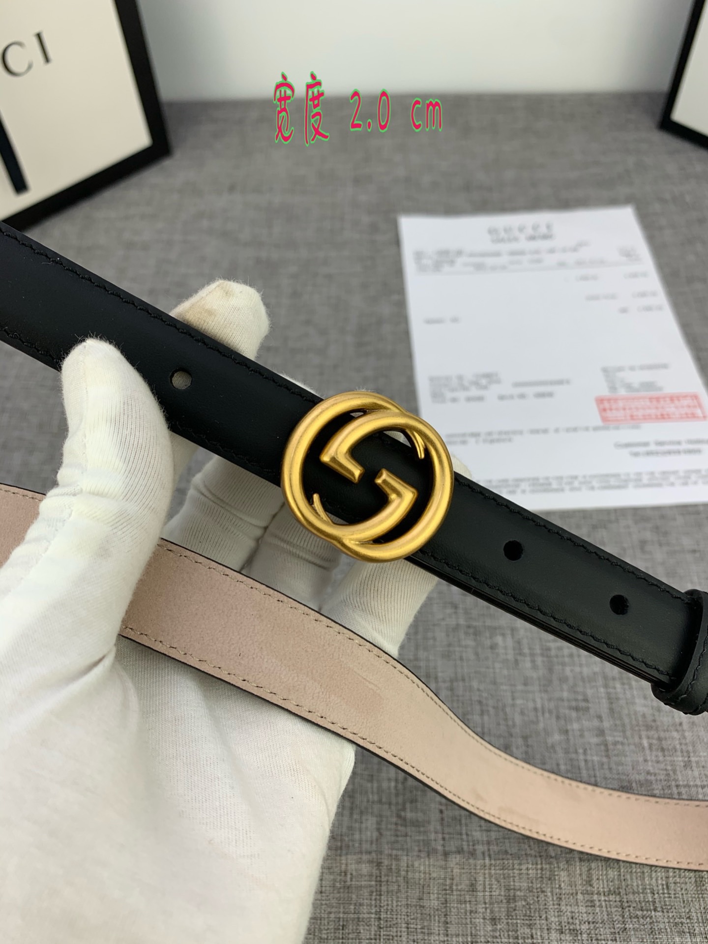 GUCCI此细款腰带用采光头小层牛皮精制而成配以双G带扣宽度2.0cm