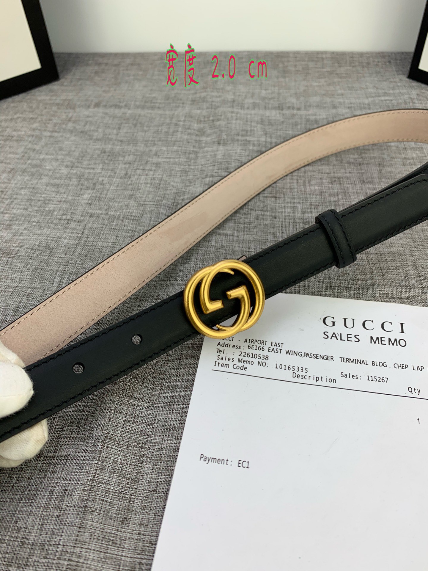 GUCCI此细款腰带用采光头小层牛皮精制而成配以双G带扣宽度2.0cm