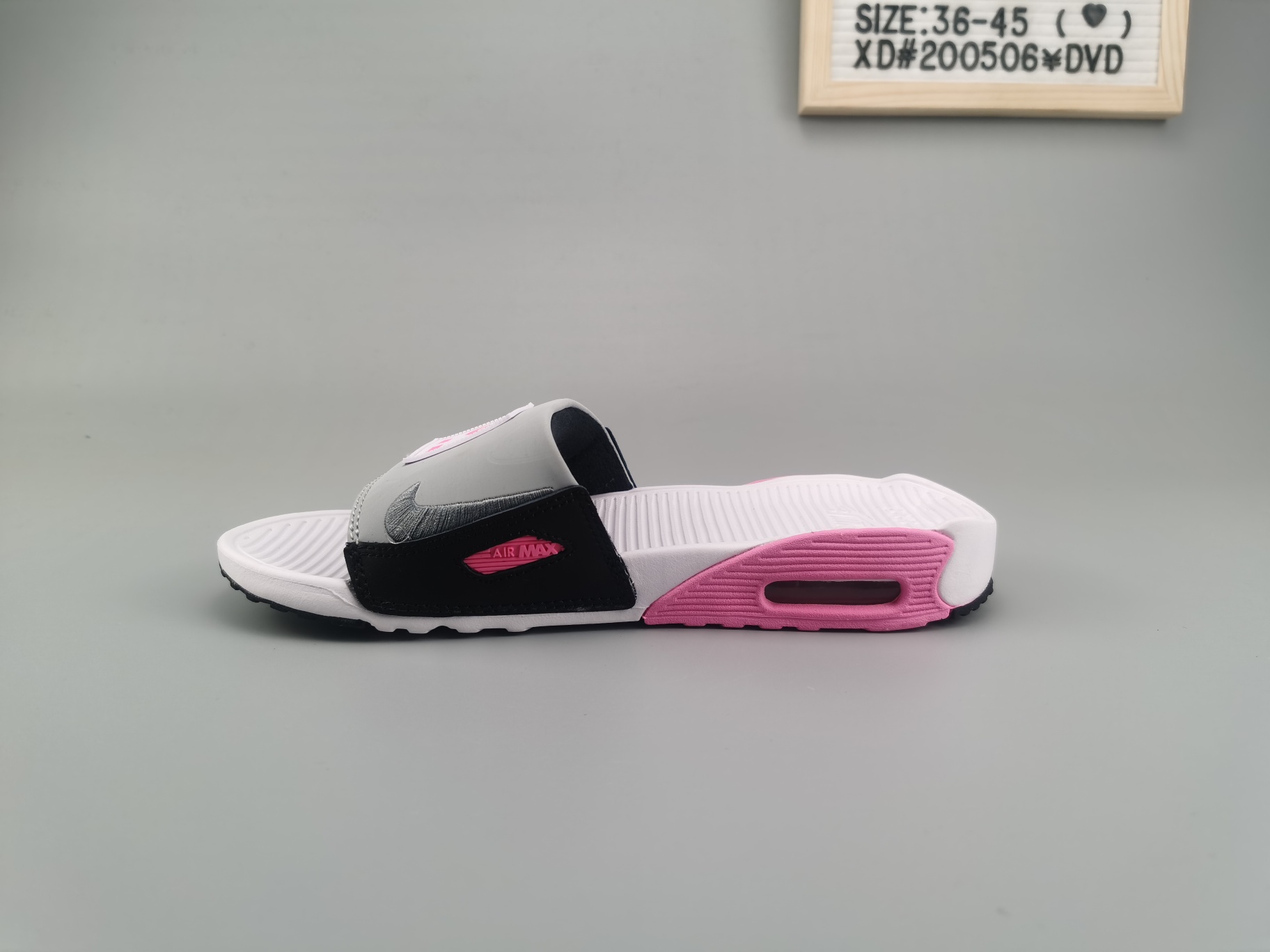 ♨️价格：90
♨️码数：👉 如图所示👈 
♨️编码：XD#200506¥DVD
♨️简介：2020ss春‮新夏‬品，耐克Nike W Air Max 90 Slide"Black/White"90气垫系列休闲‮动运‬沙滩拖鞋“