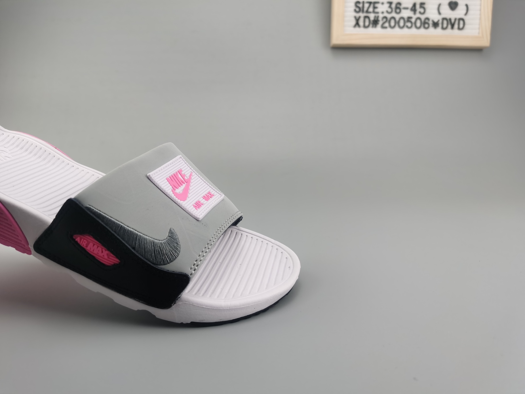 ♨️价格：90
♨️码数：👉 如图所示👈 
♨️编码：XD#200506¥DVD
♨️简介：2020ss春‮新夏‬品，耐克Nike W Air Max 90 Slide"Black/White"90气垫系列休闲‮动运‬沙滩拖鞋“