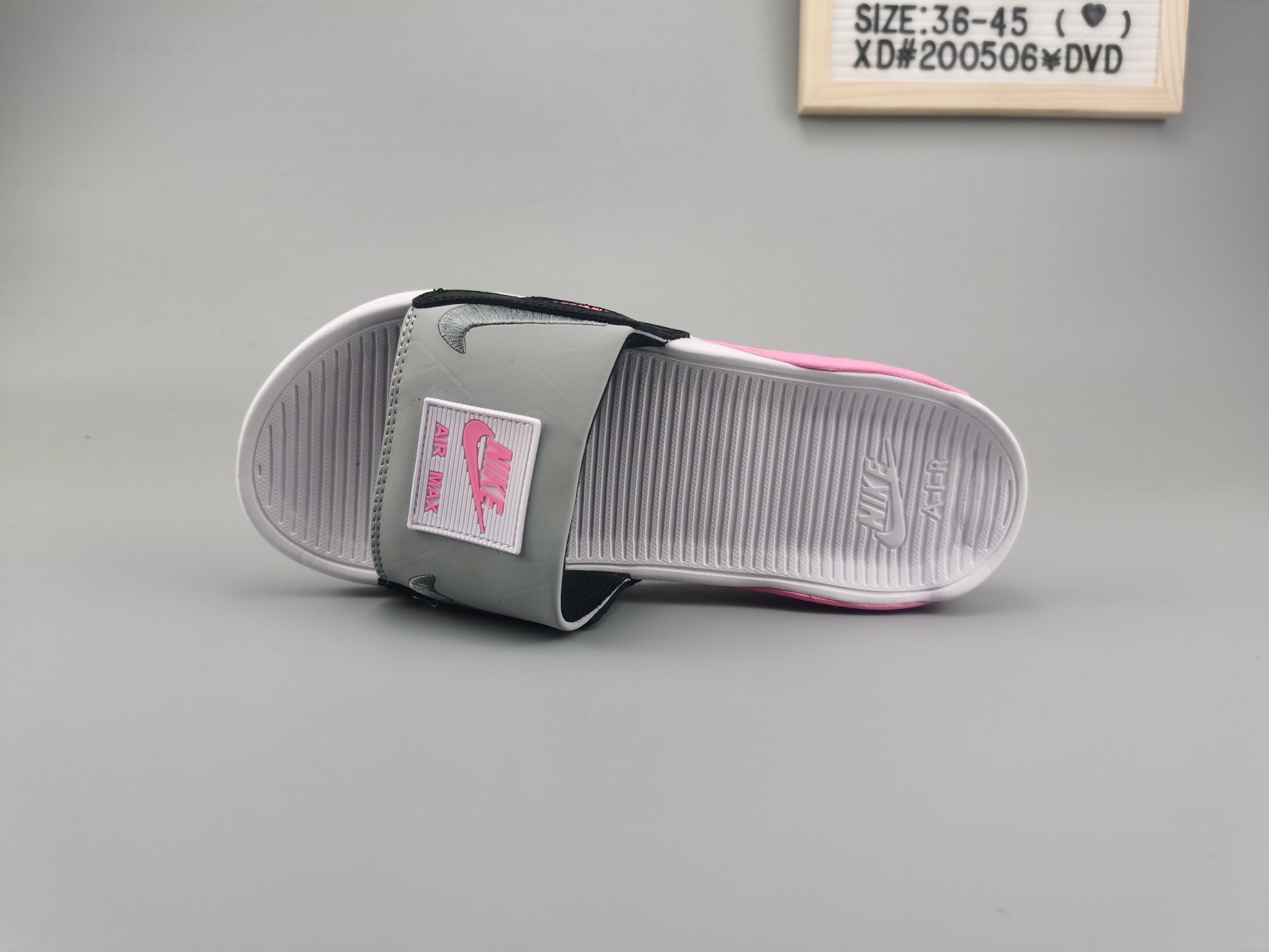 ♨️价格：90
♨️码数：👉 如图所示👈 
♨️编码：XD#200506¥DVD
♨️简介：2020ss春‮新夏‬品，耐克Nike W Air Max 90 Slide"Black/White"90气垫系列休闲‮动运‬沙滩拖鞋“