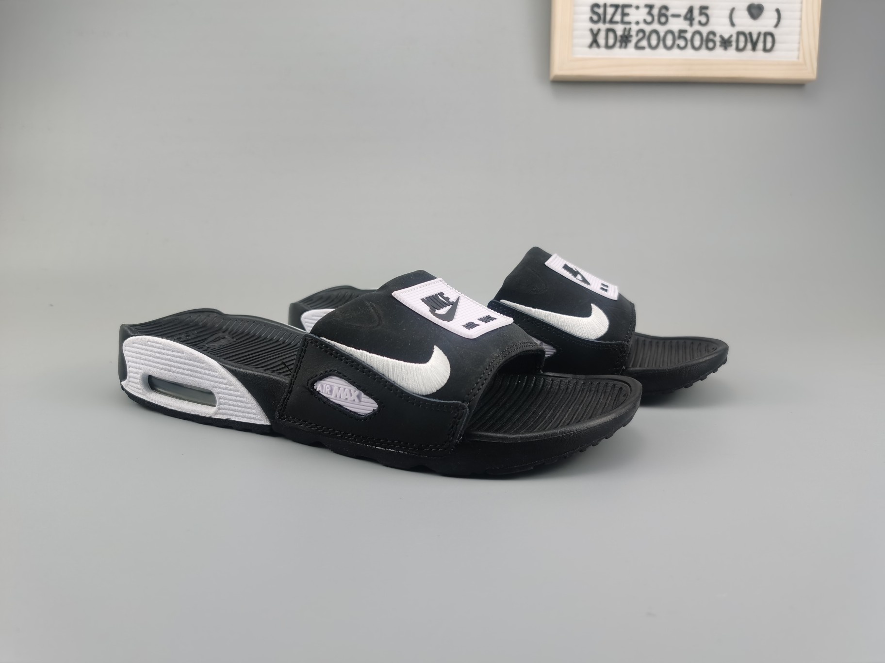 🈴️ ❗️主图集合图❗️
♨️价格：90
♨️码数：👉 如图所示👈 
♨️编码：XD#200506¥DVD
♨️简介：2020ss春‮新夏‬品，耐克Nike W Air Max 90 Slide"Black/White"90气垫系列休闲‮动运‬沙滩拖鞋“