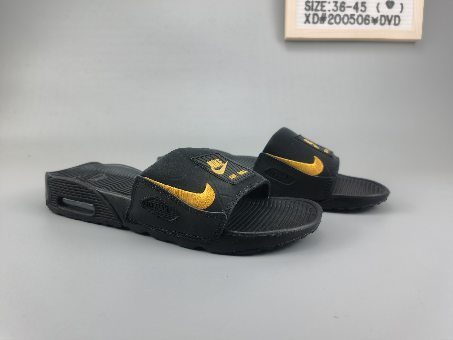 🈴️ ❗️主图集合图❗️
♨️价格：90
♨️码数：👉 如图所示👈 
♨️编码：XD#200506¥DVD
♨️简介：2020ss春‮新夏‬品，耐克Nike W Air Max 90 Slide"Black/White"90气垫系列休闲‮动运‬沙滩拖鞋“