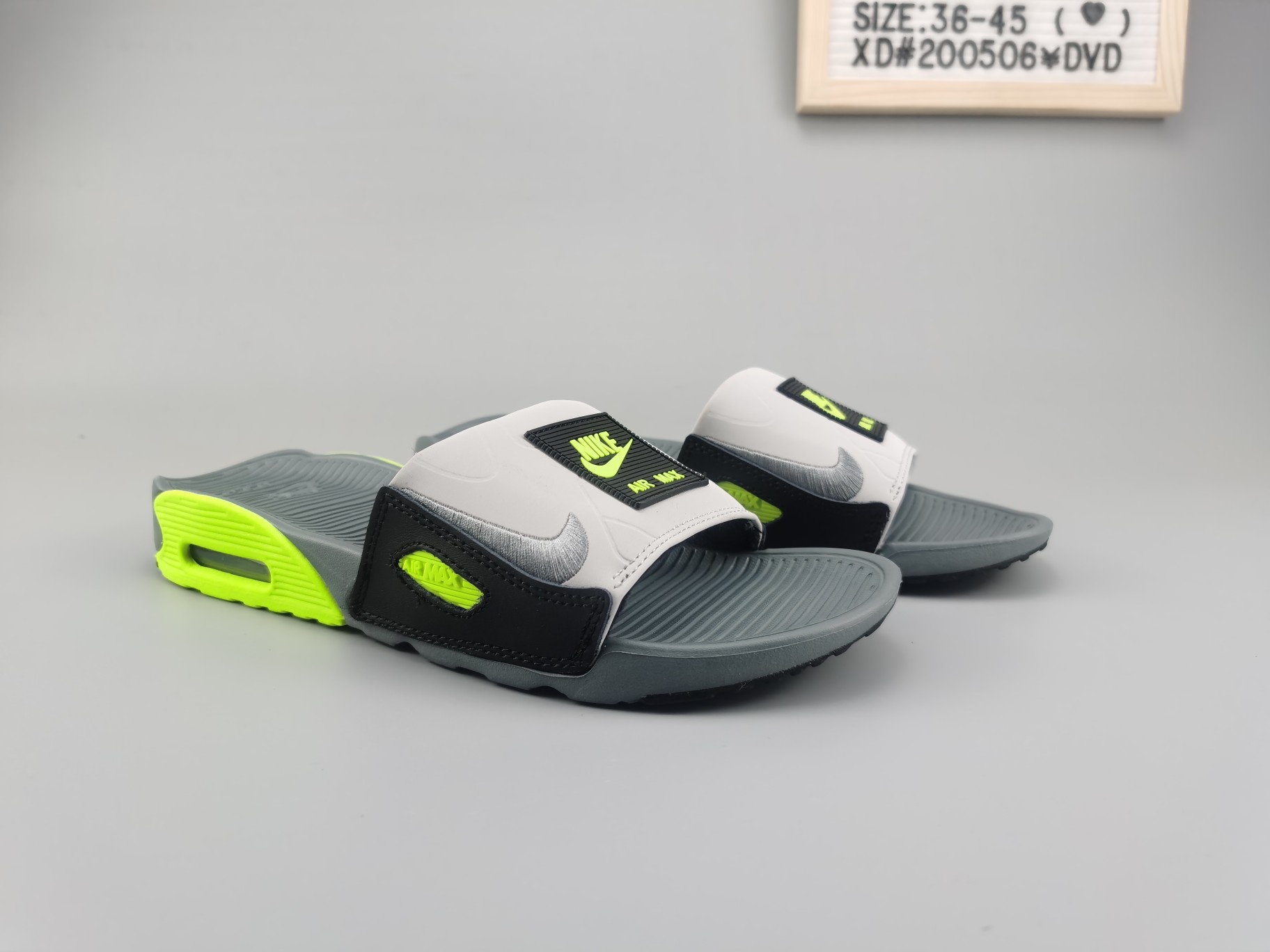 🈴️ ❗️主图集合图❗️
♨️价格：90
♨️码数：👉 如图所示👈 
♨️编码：XD#200506¥DVD
♨️简介：2020ss春‮新夏‬品，耐克Nike W Air Max 90 Slide"Black/White"90气垫系列休闲‮动运‬沙滩拖鞋“
