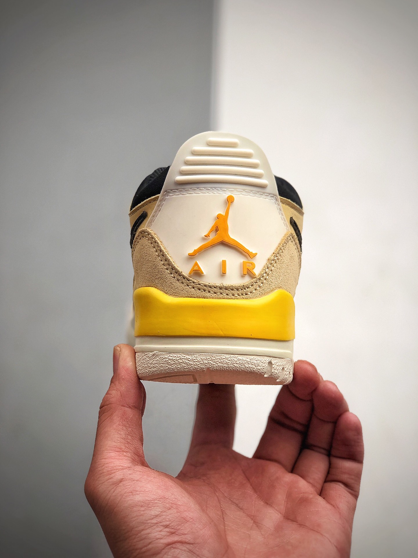 170 Don C 与 JordanBrand 联手推出 Jordan Legacy 312 low 白爆裂纹 CD9054-200