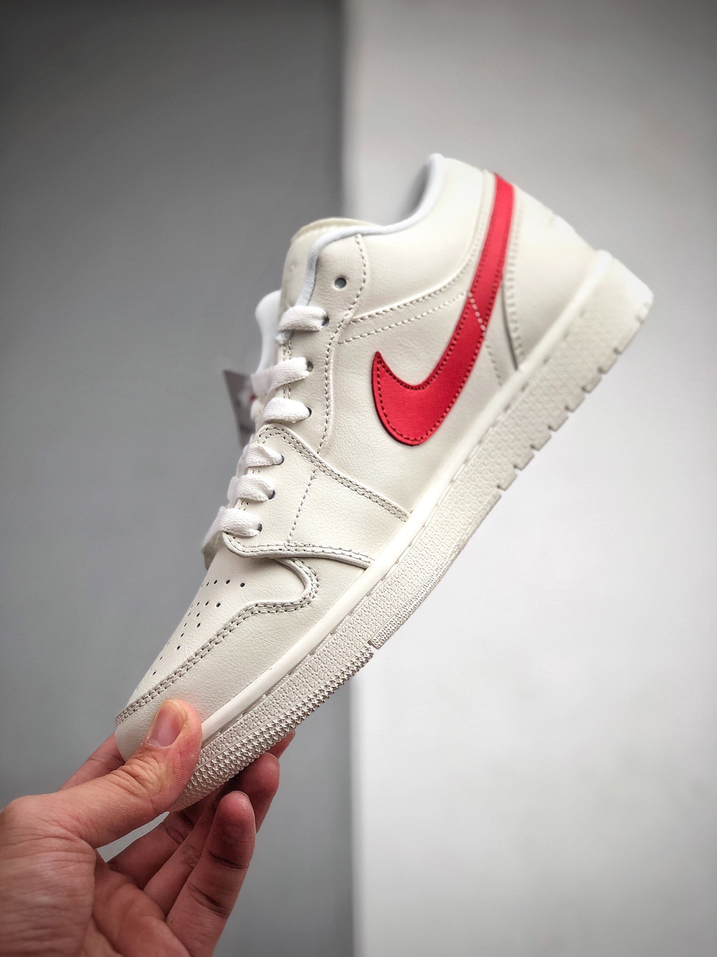 210 Jordan 1 Low“University Red”权志龙 奶白红 大学红  货号：AO9944-161