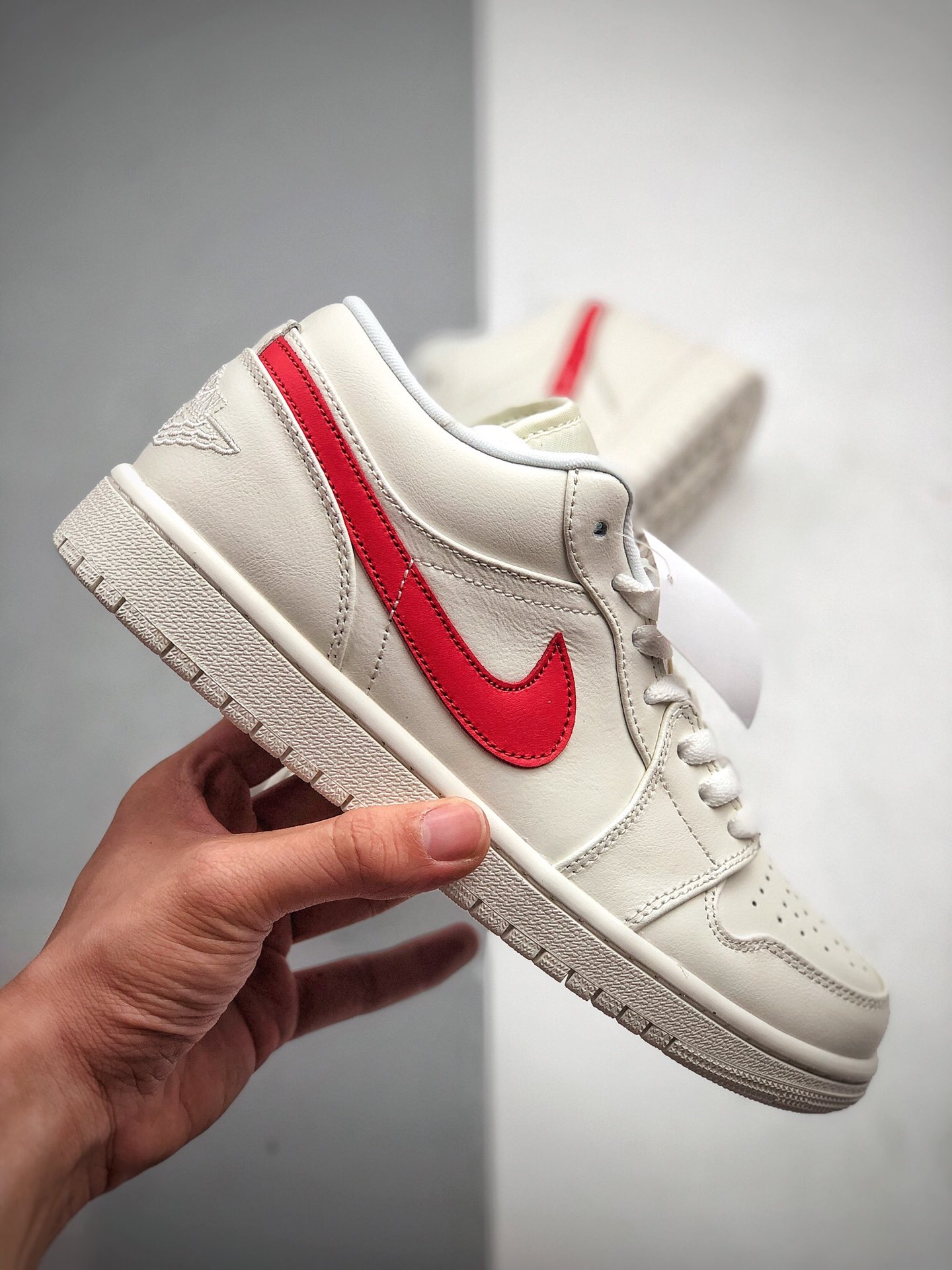 210 Jordan 1 Low“University Red”权志龙 奶白红 大学红  货号：AO9944-161