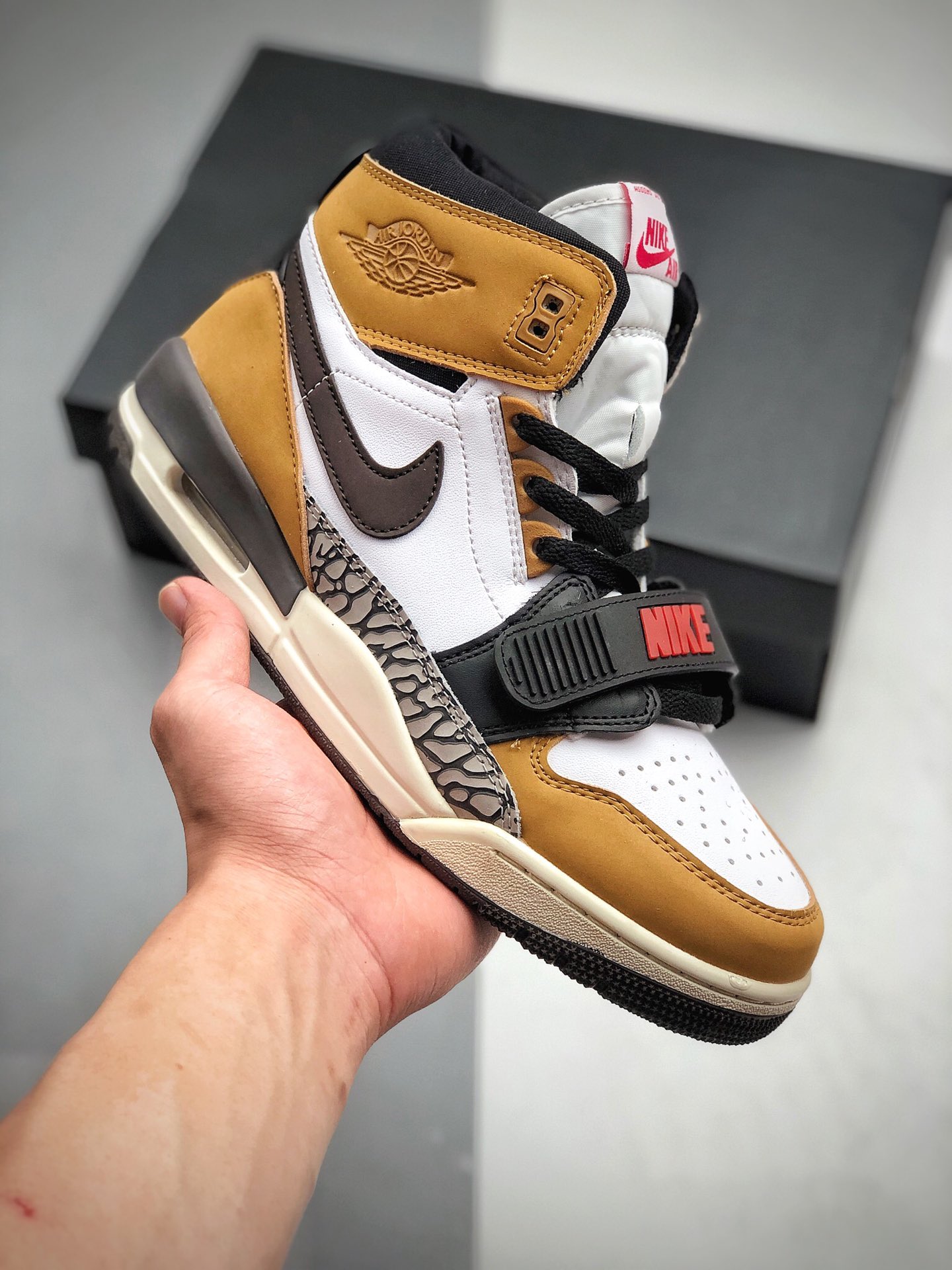 270 Air Jordan  Legacy 312 白棕 AT4040-102