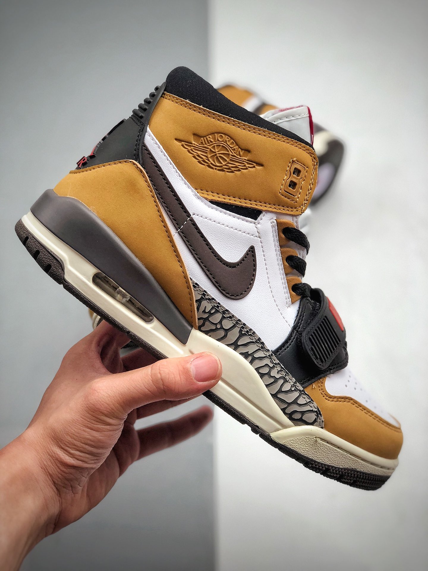 270 Air Jordan  Legacy 312 白棕 AT4040-102