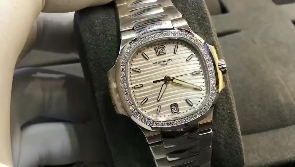 Patek Philippe 百达翡丽 鹦鹉螺女装35MM