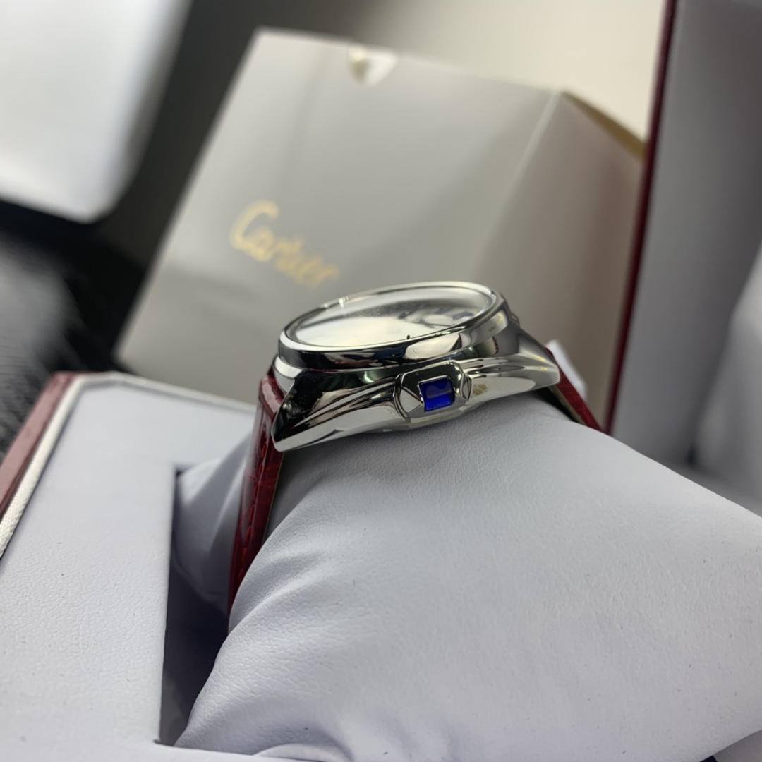 Cartier 皇家 卡地亚钥匙系列女款酒红色鳄鱼皮表带