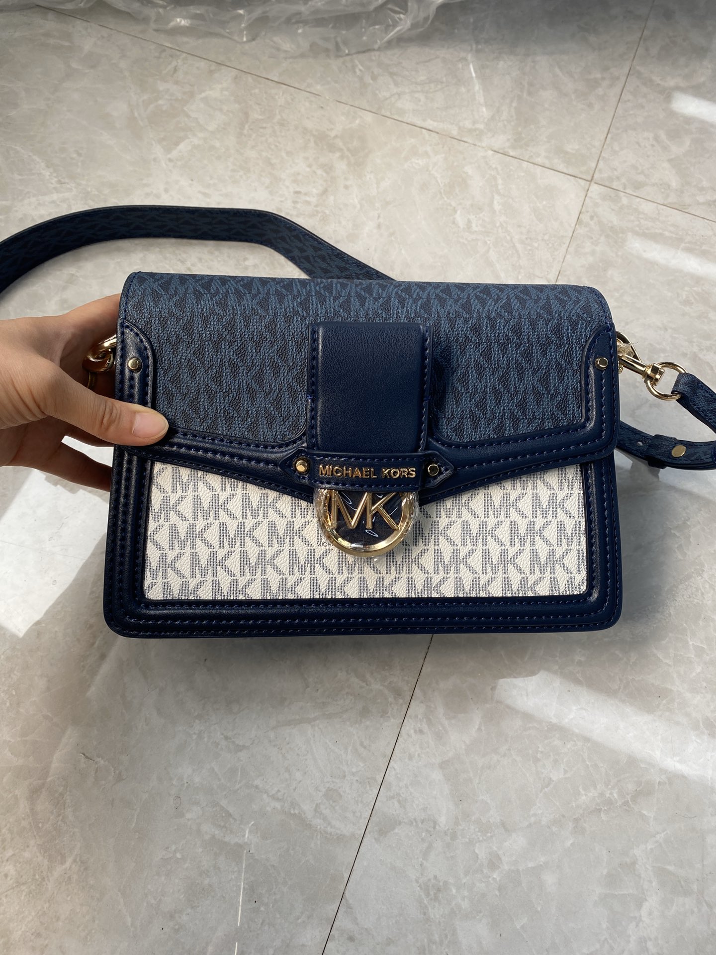 Michael Kors ～mk Jessie 女士单肩包，2020最新拼色老花酒神包