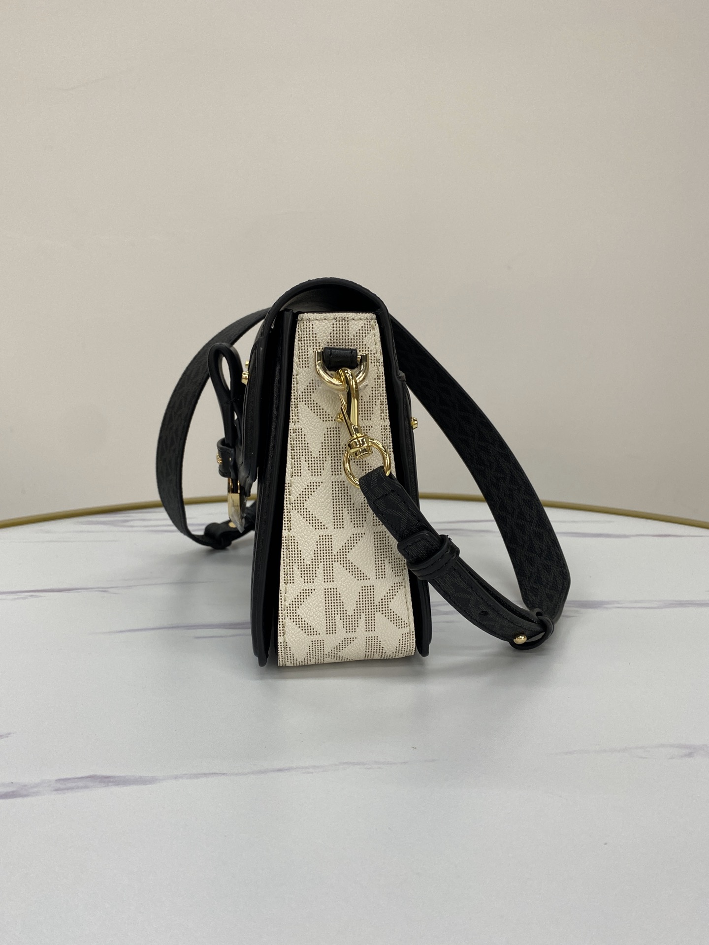 Michael Kors ～mk Jessie 女士单肩包，2020最新拼色老花酒神包